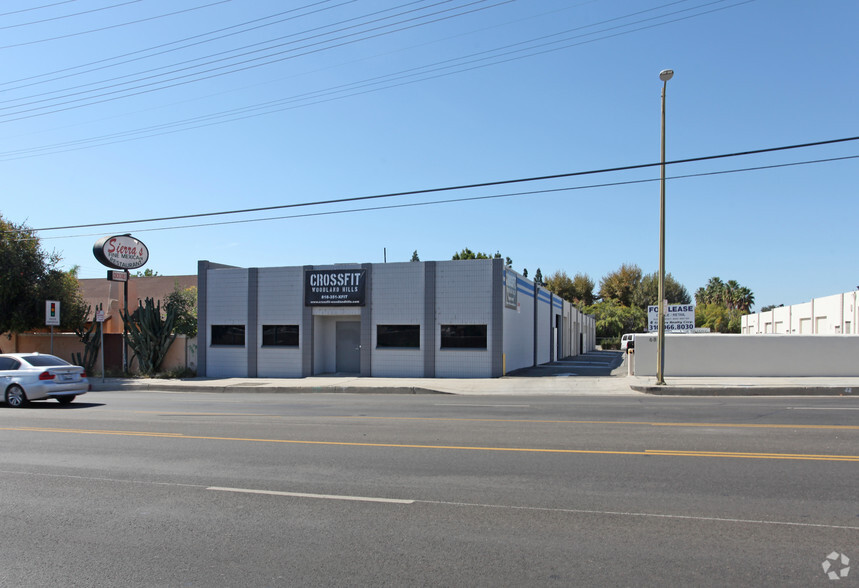 6829 Canoga Ave, Canoga Park, CA for rent - Primary Photo - Image 1 of 10