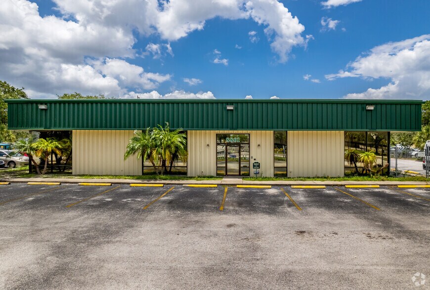 8801 Enterprise Blvd, Largo, FL for rent - Building Photo - Image 2 of 9