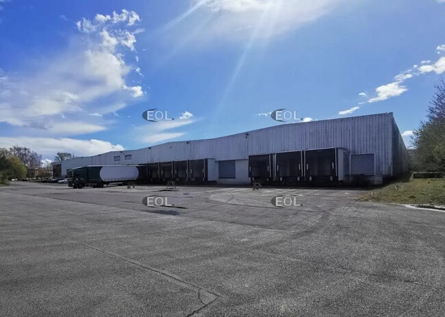 Location Entrepôt 4 810 m²