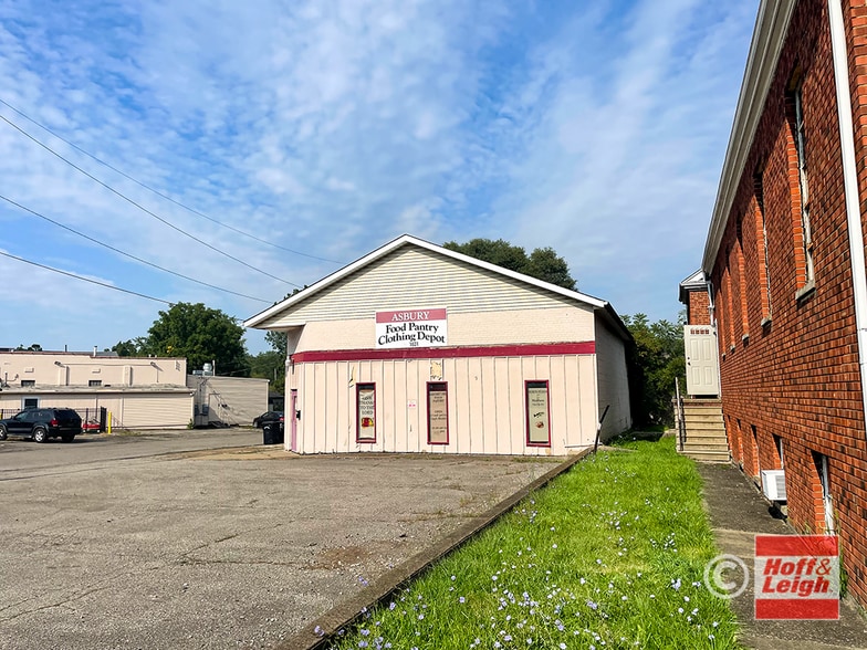 Church and Retail Building For Sale portfolio of 2 properties for sale on LoopNet.co.uk - Primary Photo - Image 2 of 5