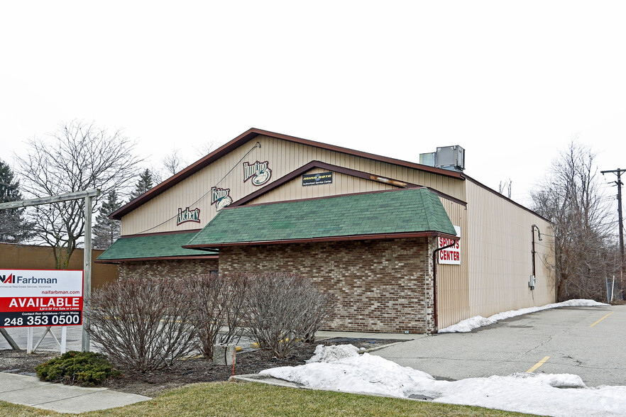 7688 Highland Rd, Waterford, MI for sale - Building Photo - Image 3 of 29