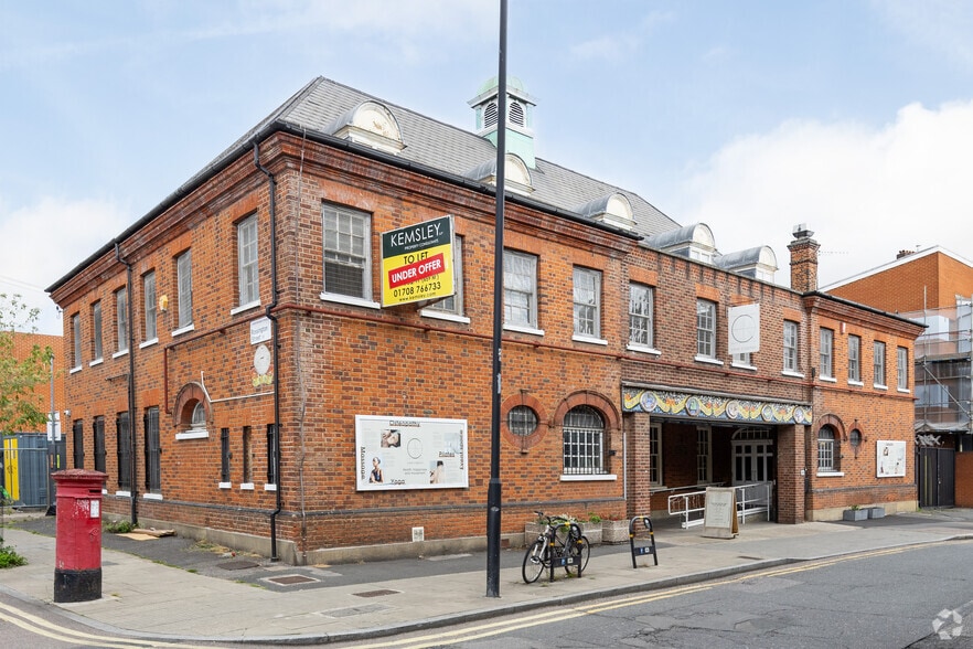 161 Northwold Rd, London to rent - Primary Photo - Image 1 of 2