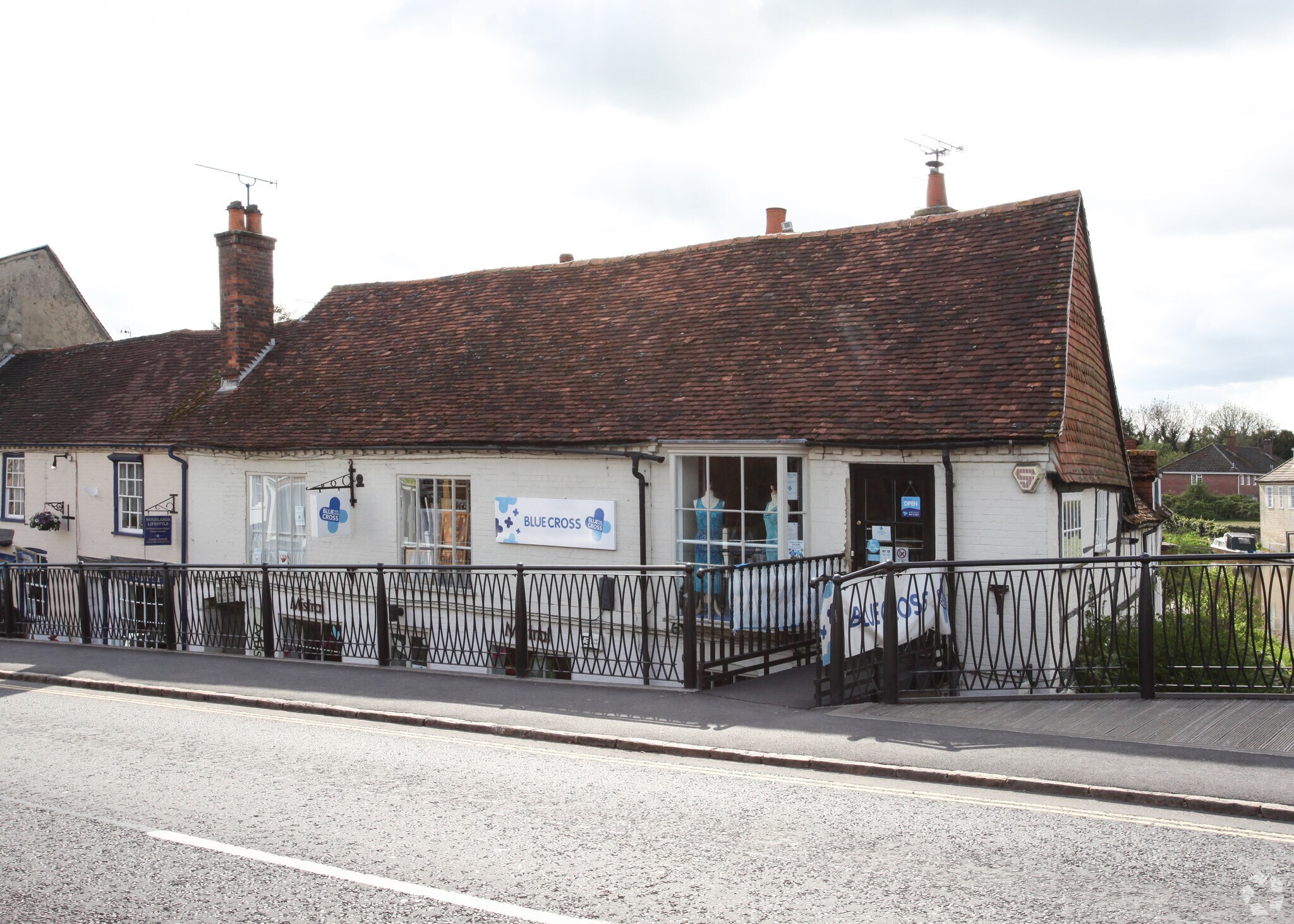 1 High St, Hungerford for sale Primary Photo- Image 1 of 1