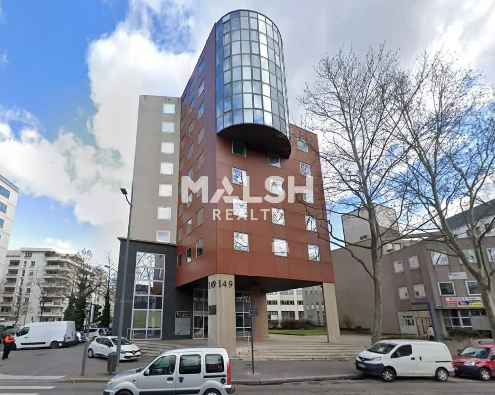Office in Villeurbanne to rent Building Photo- Image 1 of 12