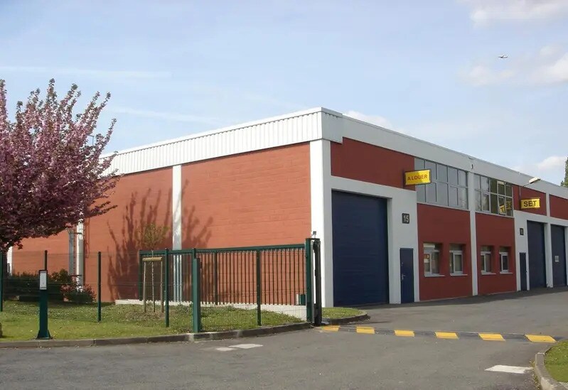 Light Industrial in Villepinte to rent - Building Photo - Image 2 of 11