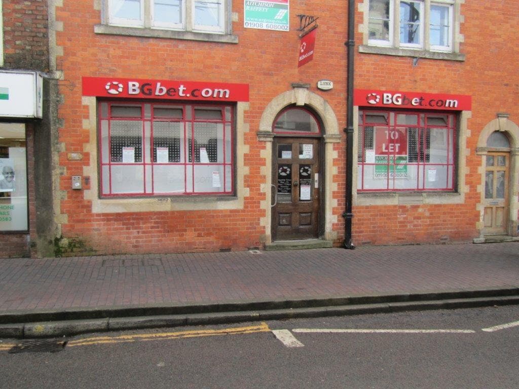 69-71 High St, Newport Pagnell to rent Building Photo- Image 1 of 2