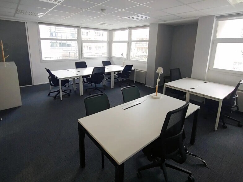 5 Avenue Carnot, Massy to rent - Building Photo - Image 3 of 11