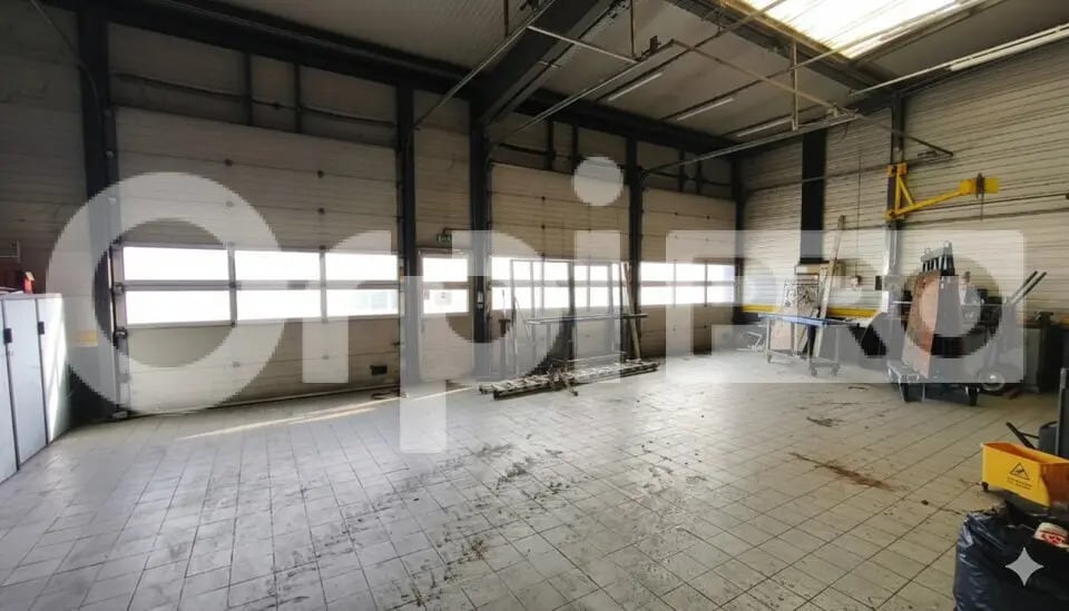 Location Commerce 582 m² - Photo 1