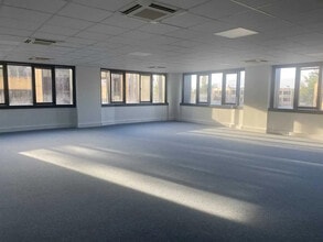 Office in Saint-Didier-au-Mont-d'Or to rent Interior Photo- Image 1 of 2