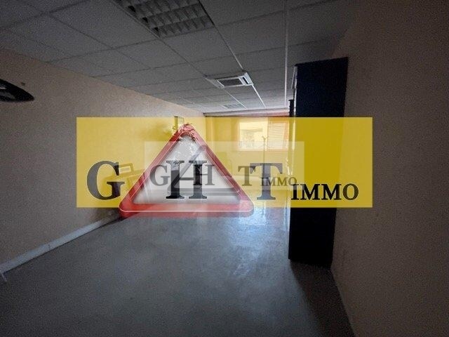 Office in Neuilly-sur-Marne to rent - Interior Photo - Image 1 of 1