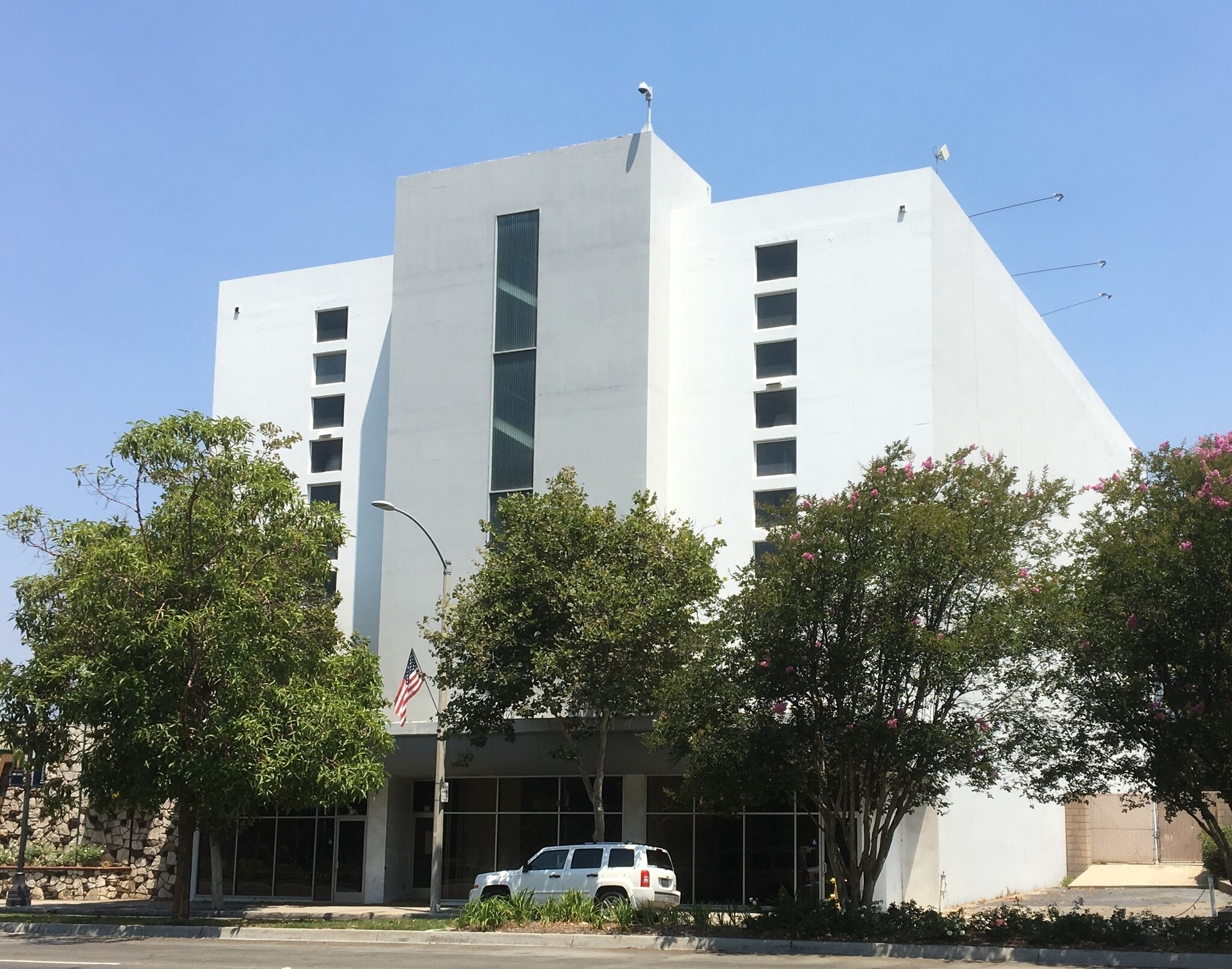 33-37 W Huntington Dr, Arcadia, CA to rent Building Photo- Image 1 of 10