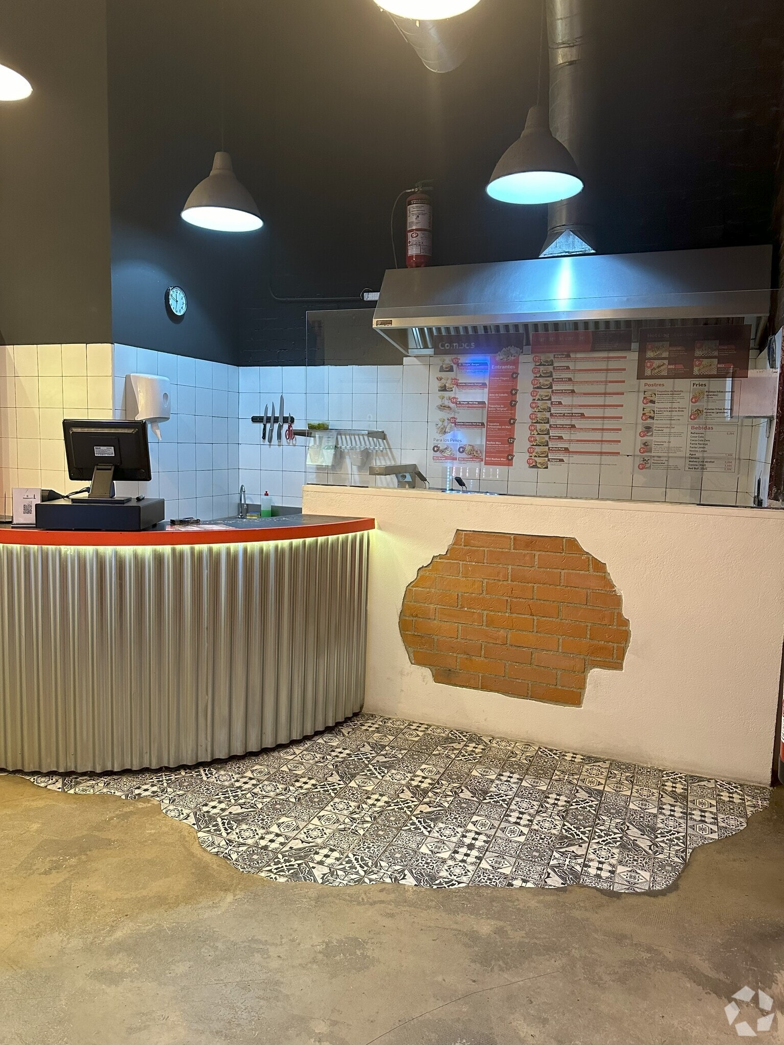 Retail in Madrid, Madrid to rent Interior Photo- Image 1 of 2