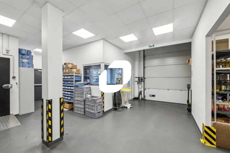 Light Industrial in Gennevilliers to rent - Interior Photo - Image 2 of 6