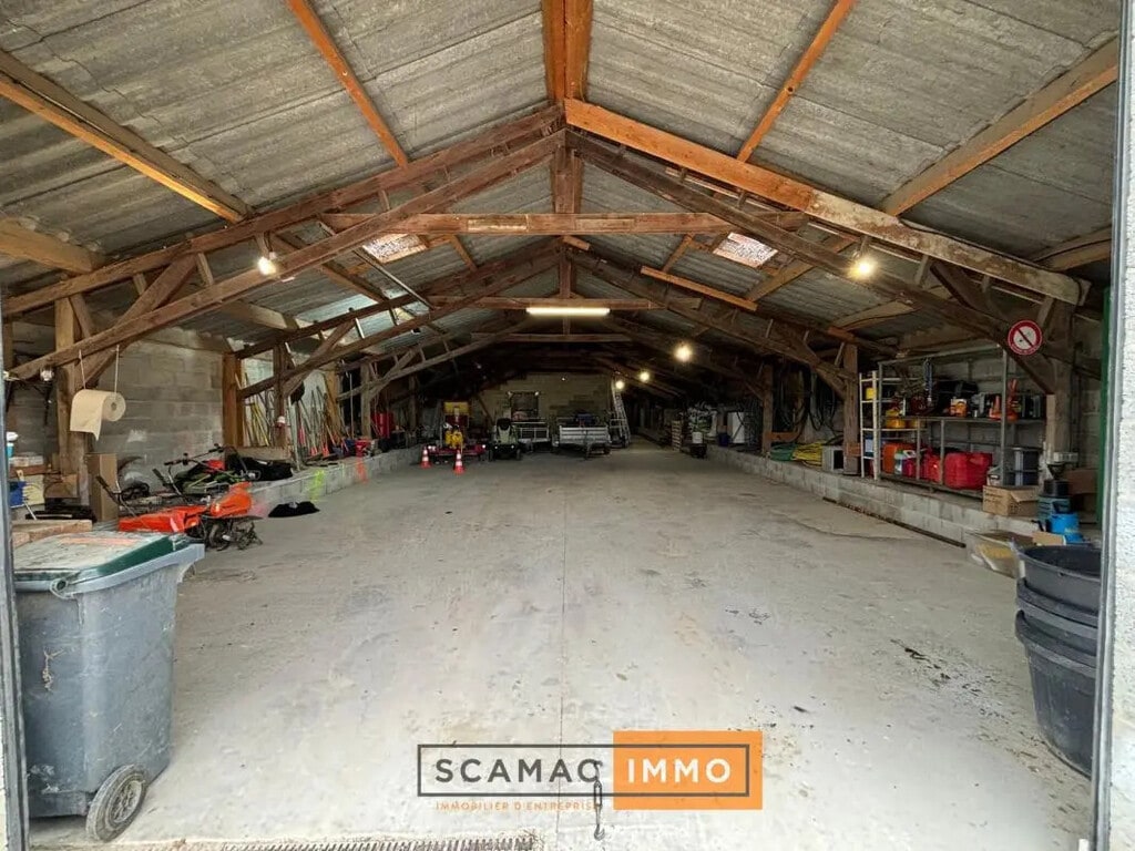 Location Entrepôt 310 m² - Photo 1