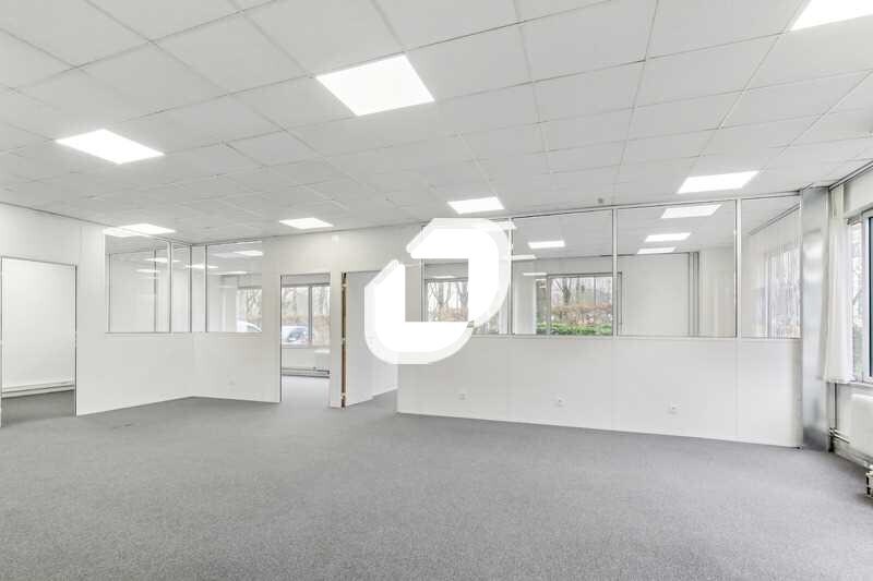 Rue Des Vanesses, Villepinte to rent - Interior Photo - Image 2 of 13
