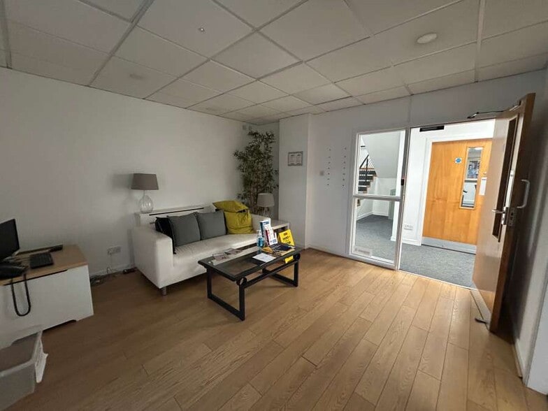 96 Beechill Rd, Belfast to rent - Building Photo - Image 3 of 4