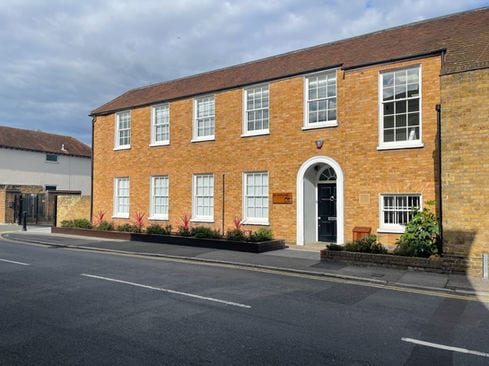 59 Church St, Staines to rent - Building Photo - Image 2 of 7