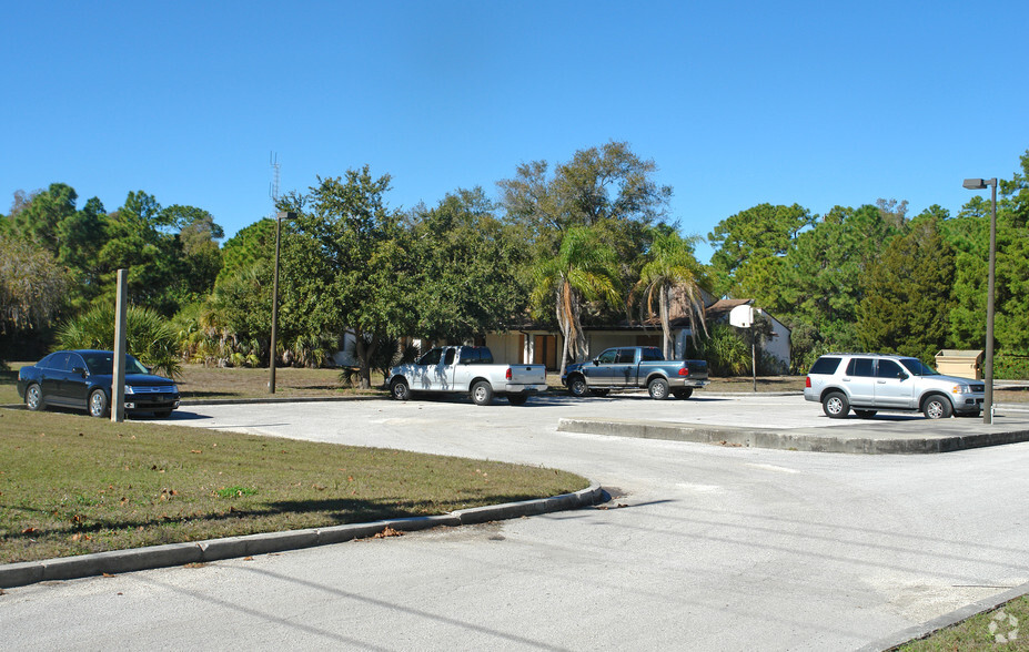 1201 102nd Ave N, Saint Petersburg, FL for sale - Primary Photo - Image 1 of 4