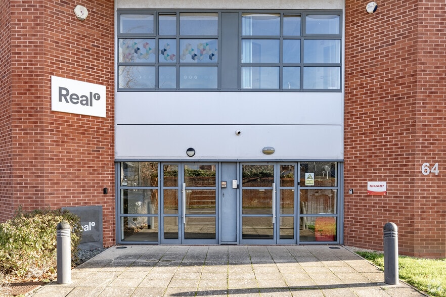 64-66 Macrae Rd, Bristol to rent - Building Photo - Image 2 of 2