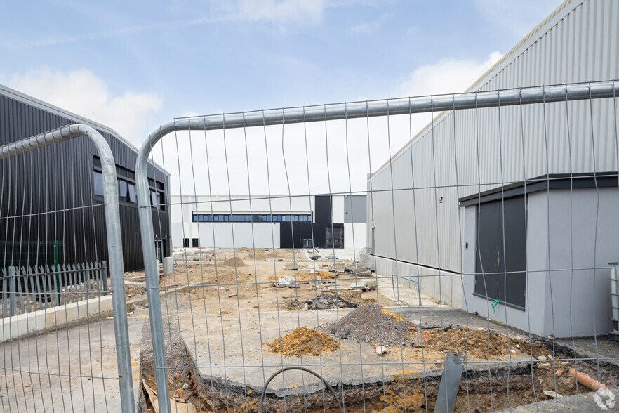 Caxton Hl, Hertford to rent - Building Photo - Image 2 of 2
