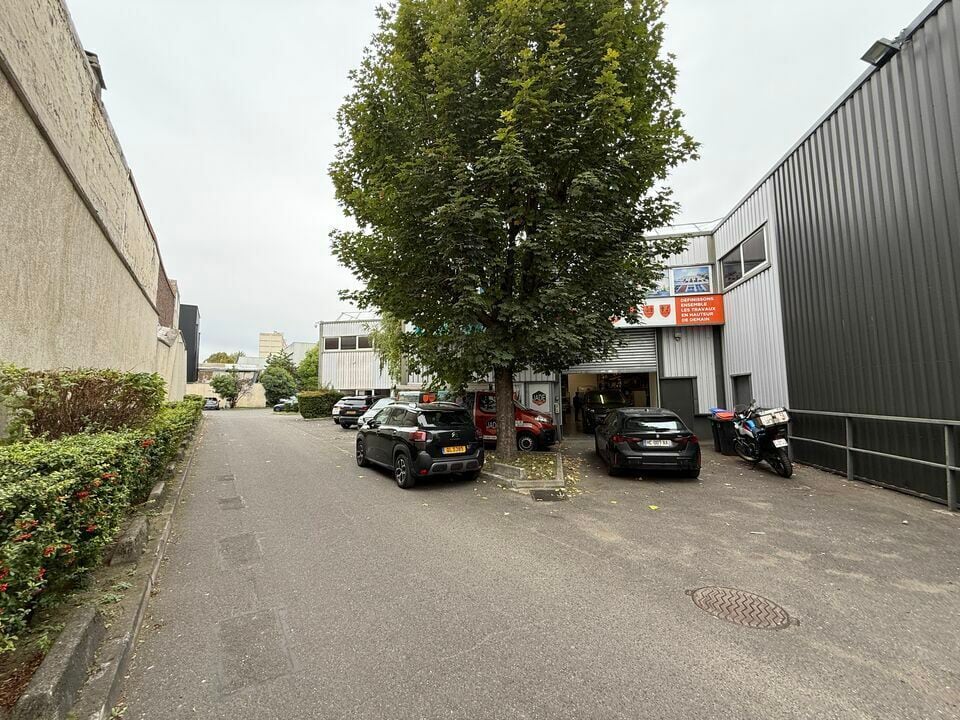 Light Industrial in Aubervilliers to rent Building Photo- Image 1 of 8