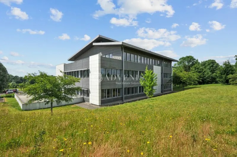 Office in Roissy-en-France to rent Building Photo- Image 1 of 8