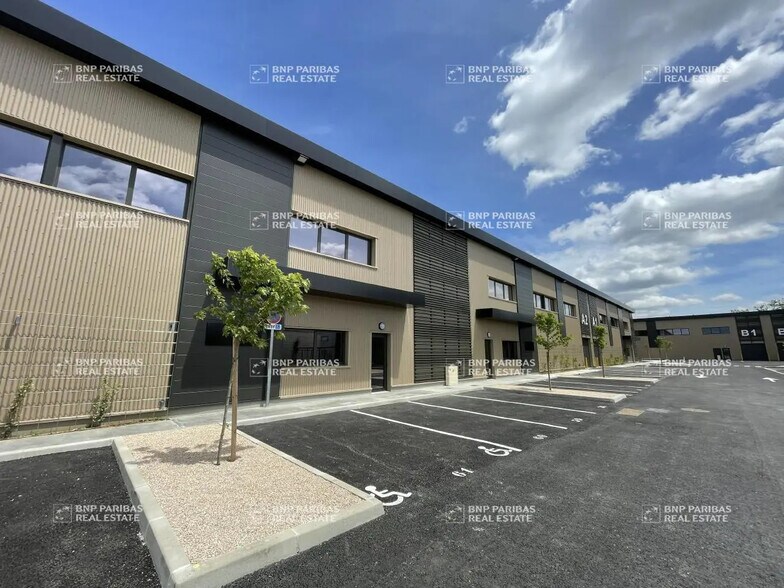 Light Industrial in Launaguet to rent - Building Photo - Image 3 of 17