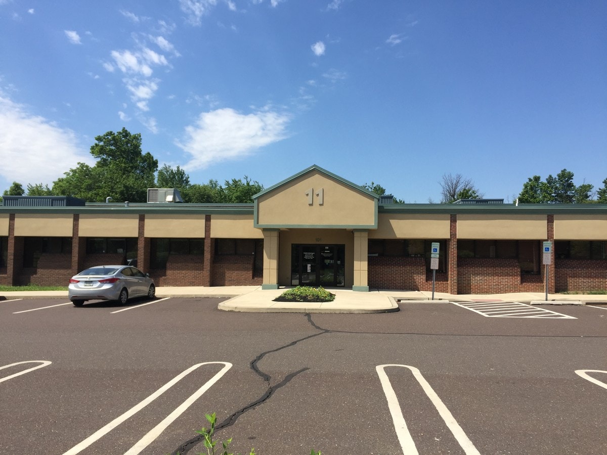 11 Friends Ln, Newtown 18940 UK