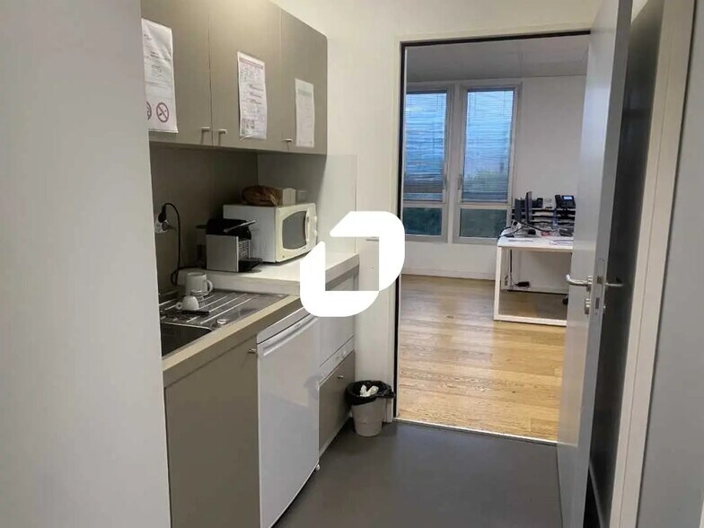 Office in Mérignac to rent - Building Photo - Image 3 of 10