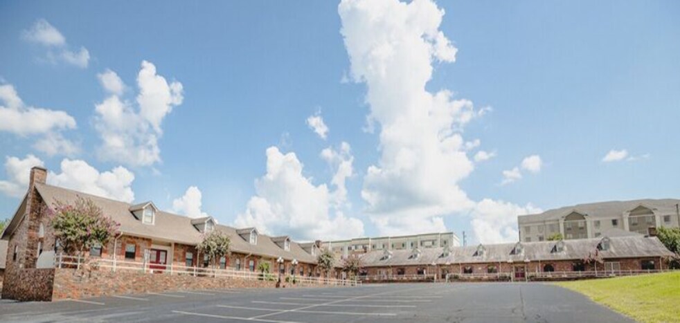 4620 W Commercial Dr, North Little Rock, AR to rent Building Photo- Image 1 of 3