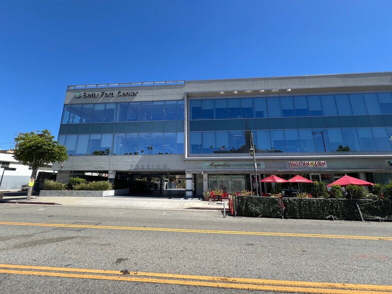 10700 Santa Monica Blvd, Los Angeles, CA for rent - Building Photo - Image 3 of 12