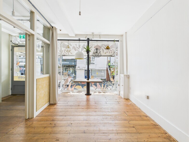 19 Stone St, Cranbrook to rent - Interior Photo - Image 3 of 12