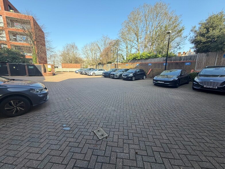 Bessborough Rd, Harrow to rent - Building Photo - Image 3 of 8