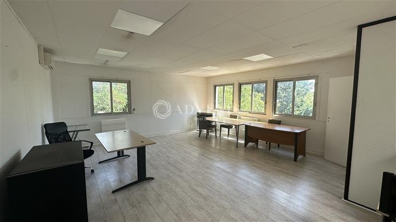 Office in Neuilly Sur Marne to rent - Interior Photo - Image 2 of 6
