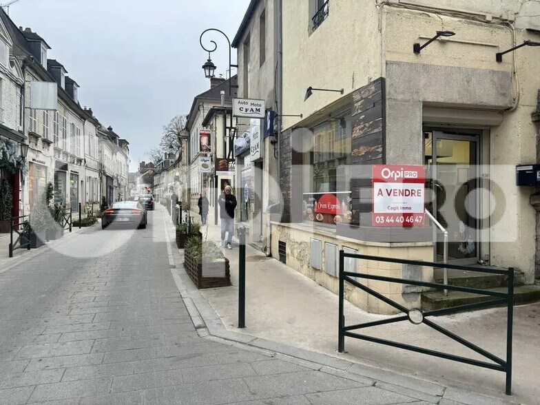 Build-to-Rent in Compiègne for sale - Building Photo - Image 1 of 7