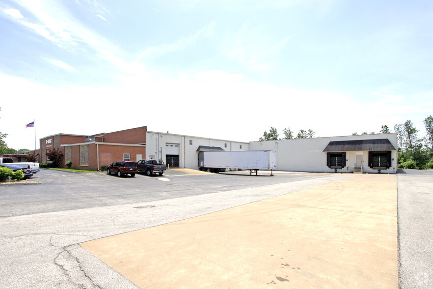 3615 Tree Court Industrial Blvd, Kirkwood, MO for rent - Building Photo - Image 3 of 5