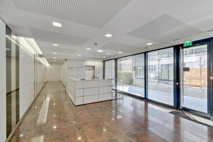 1 Rue De L'Union, Rueil-Malmaison to rent - Building Photo - Image 2 of 5