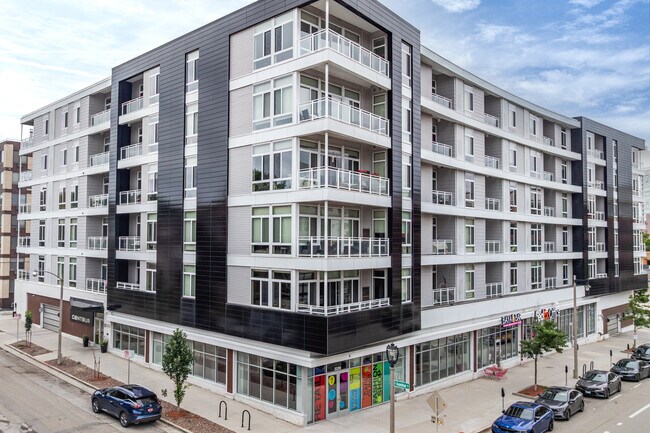 More details for 2111 E Ivanhoe Pl, Milwaukee, WI - Office / Retail, Retail to Rent