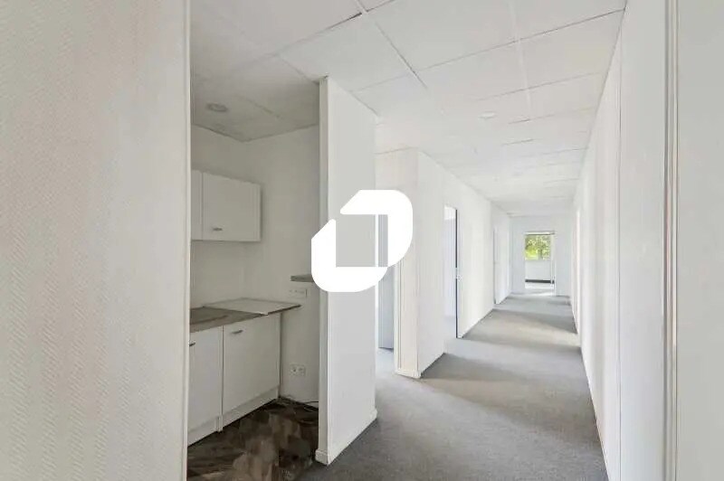 Office in Nanterre to rent - Interior Photo - Image 3 of 12