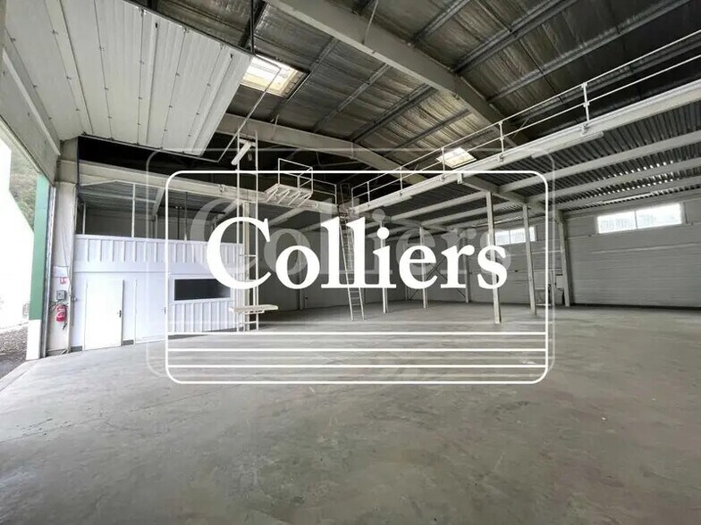 Light Industrial in Gémenos to rent - Interior Photo - Image 2 of 3