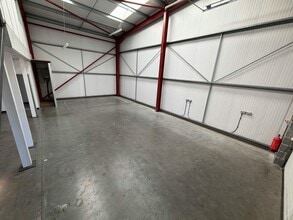 Newbury Rd, Kingsclere to rent Building Photo- Image 1 of 4