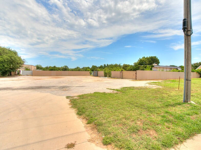 1301 24th Ave SW, Norman, OK for sale - Aerial - Image 2 of 17