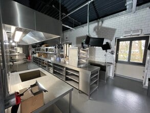 Waterloo Rd, Huddersfield to rent Interior Photo- Image 2 of 2