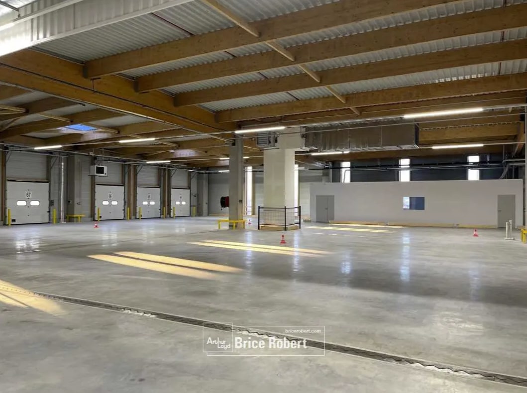 Industrial in Lyon to rent Interior Photo- Image 1 of 2