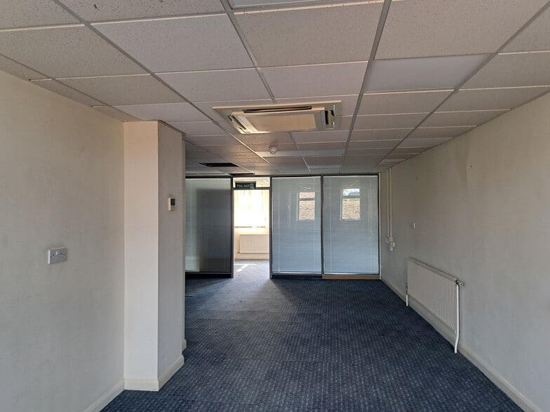 65-66 Market Pl, Chippenham for sale - Building Photo - Image 2 of 4