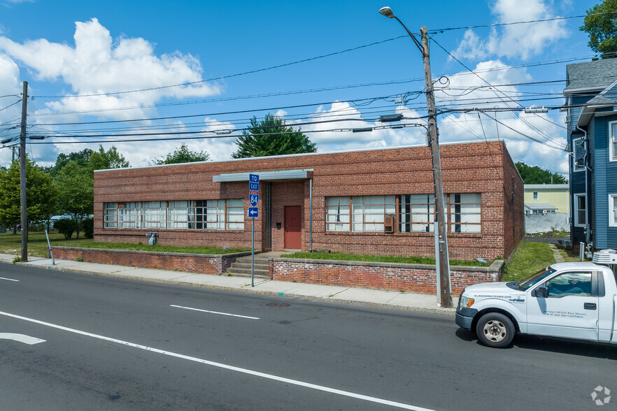 453 New Park Ave, West Hartford, CT for rent - Primary Photo - Image 1 of 7