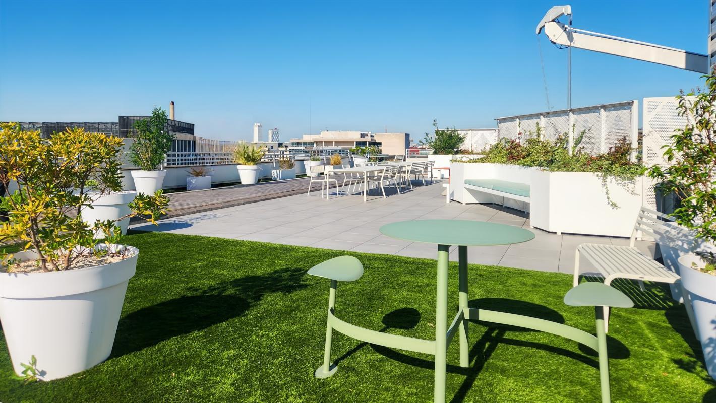 Office in Clichy to rent Building Photo- Image 1 of 9
