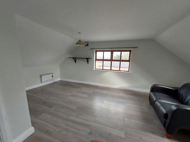 Lullington Rd, Rosliston to rent - Building Photo - Image 2 of 9