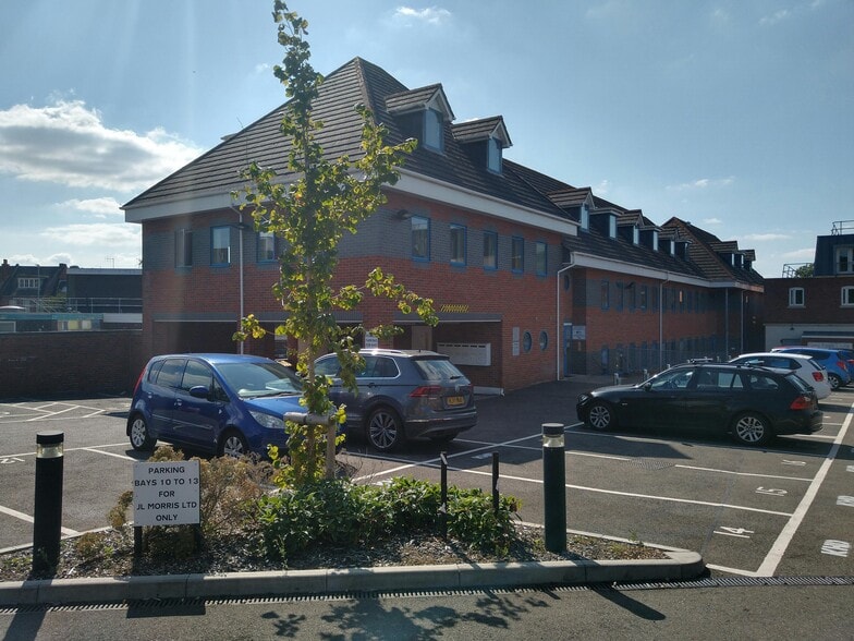 Macaulay Rd, Broadstone to rent - Building Photo - Image 2 of 11