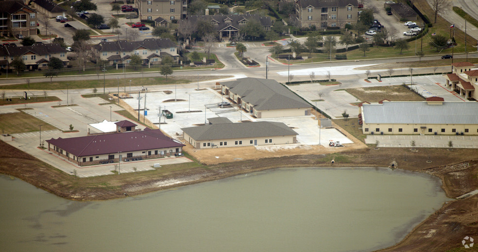 5040 Crenshaw Rd, Pasadena, TX for rent - Aerial - Image 3 of 6